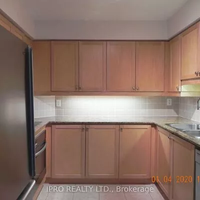 40, Old Mill, 1014 - QE Queen Elizabeth, Oakville