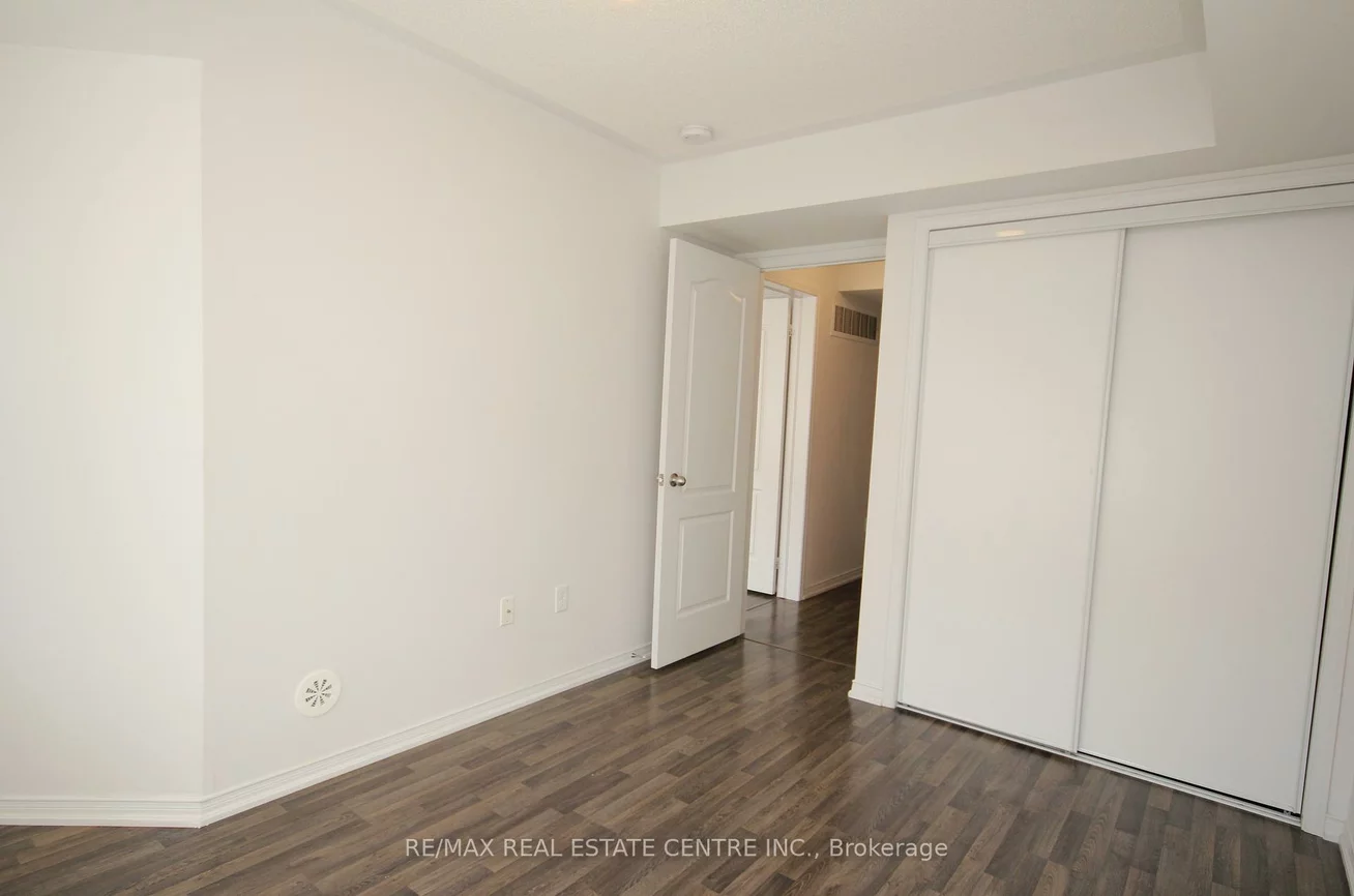 2480, Post, 1015 - RO River Oaks, Oakville