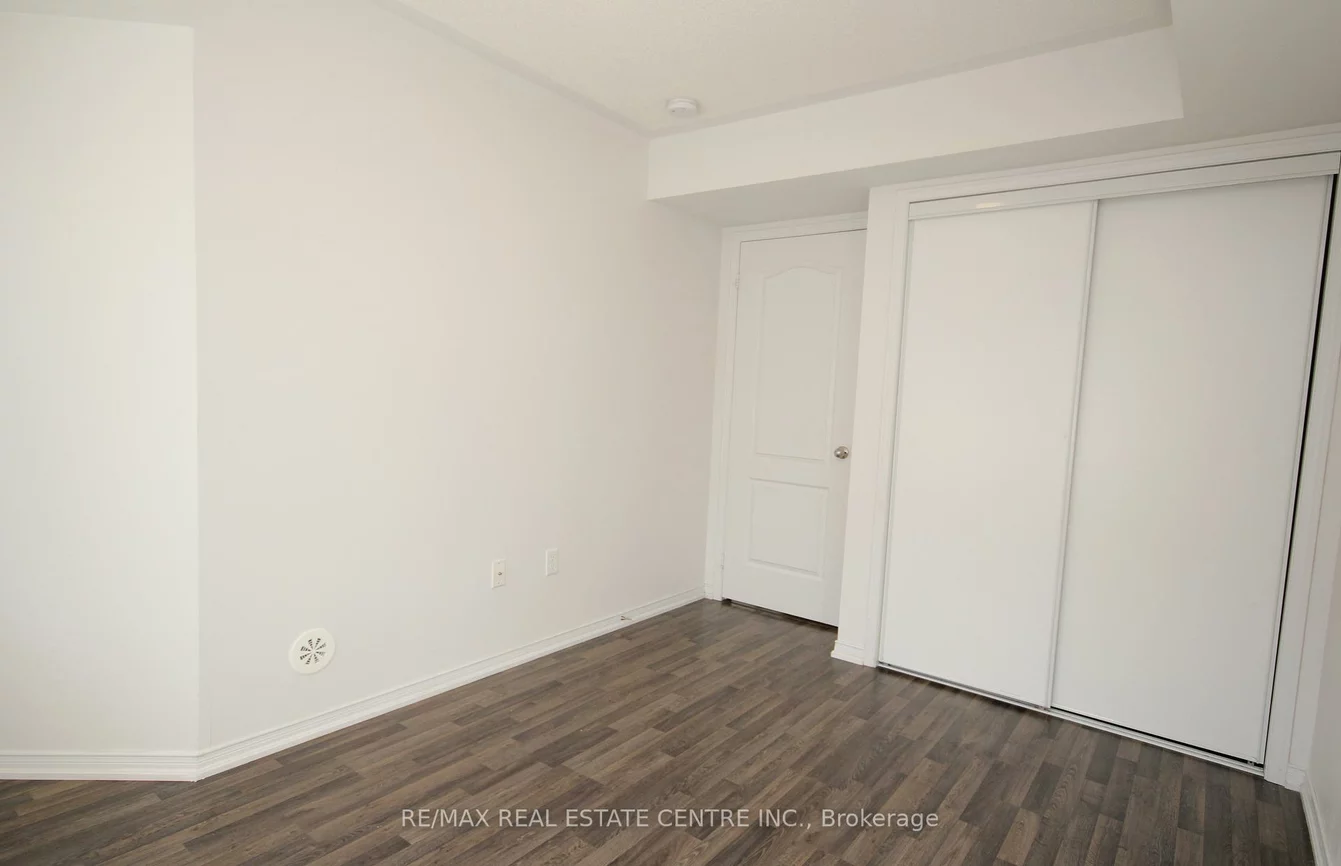 2480, Post, 1015 - RO River Oaks, Oakville