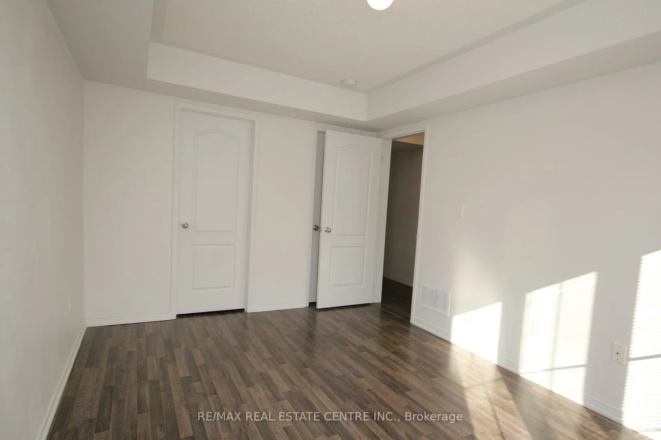 2480, Post, 1015 - RO River Oaks, Oakville