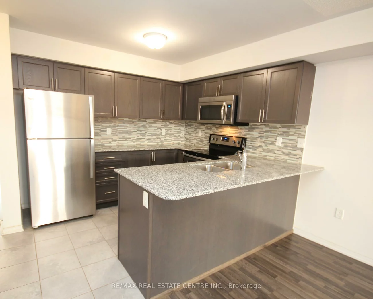 2480, Post, 1015 - RO River Oaks, Oakville