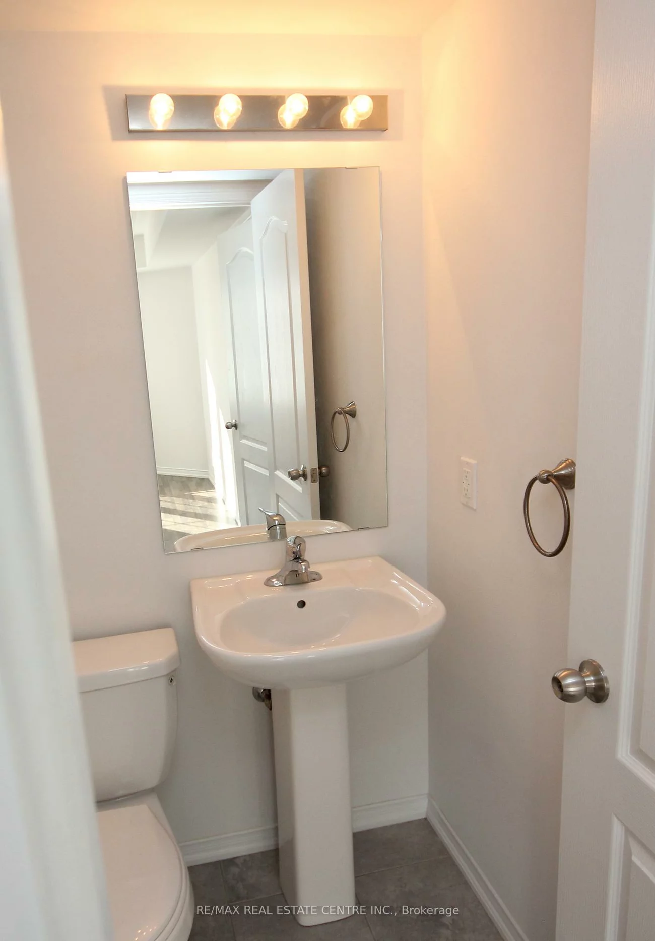 2480, Post, 1015 - RO River Oaks, Oakville