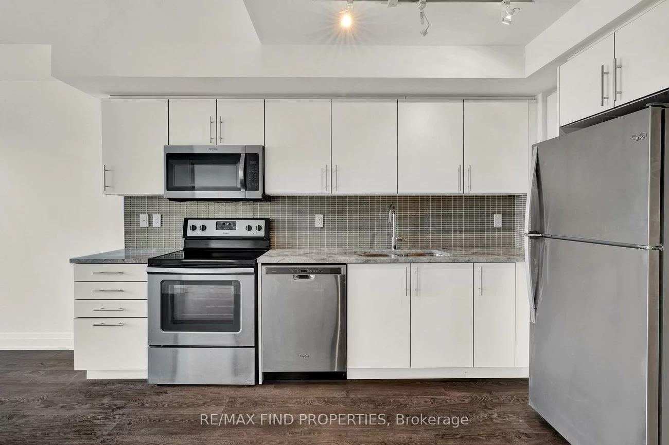 55, Speers, 1014 - QE Queen Elizabeth, Oakville