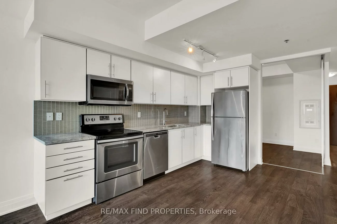 55, Speers, 1014 - QE Queen Elizabeth, Oakville