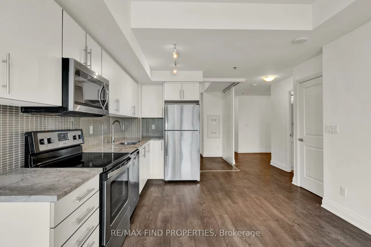 55, Speers, 1014 - QE Queen Elizabeth, Oakville