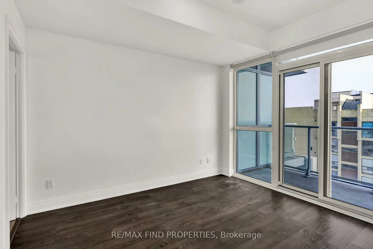 55, Speers, 1014 - QE Queen Elizabeth, Oakville