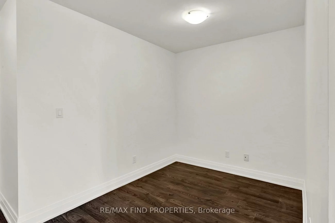 55, Speers, 1014 - QE Queen Elizabeth, Oakville