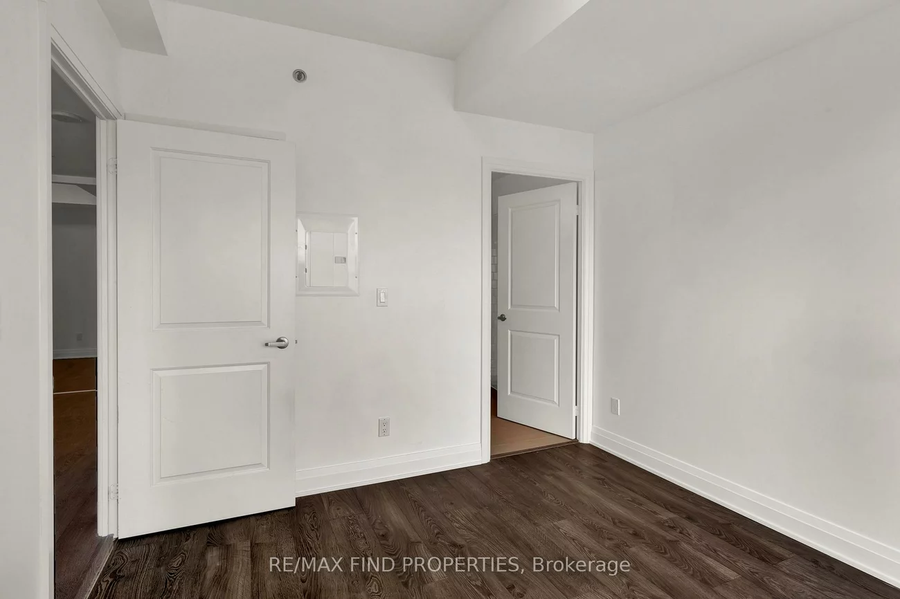 55, Speers, 1014 - QE Queen Elizabeth, Oakville