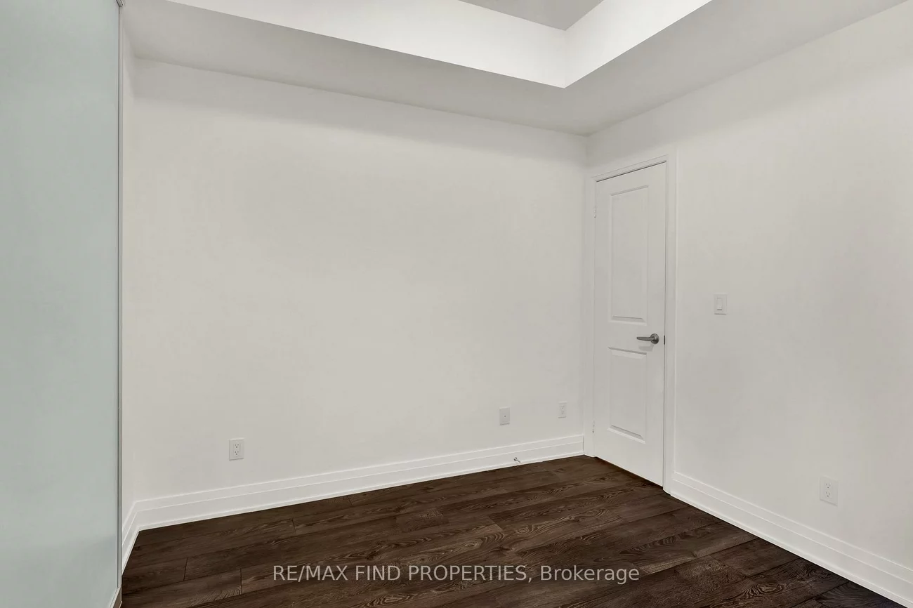 55, Speers, 1014 - QE Queen Elizabeth, Oakville