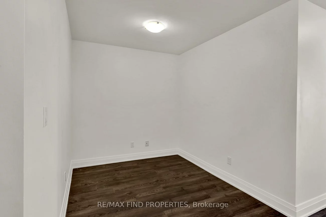 55, Speers, 1014 - QE Queen Elizabeth, Oakville