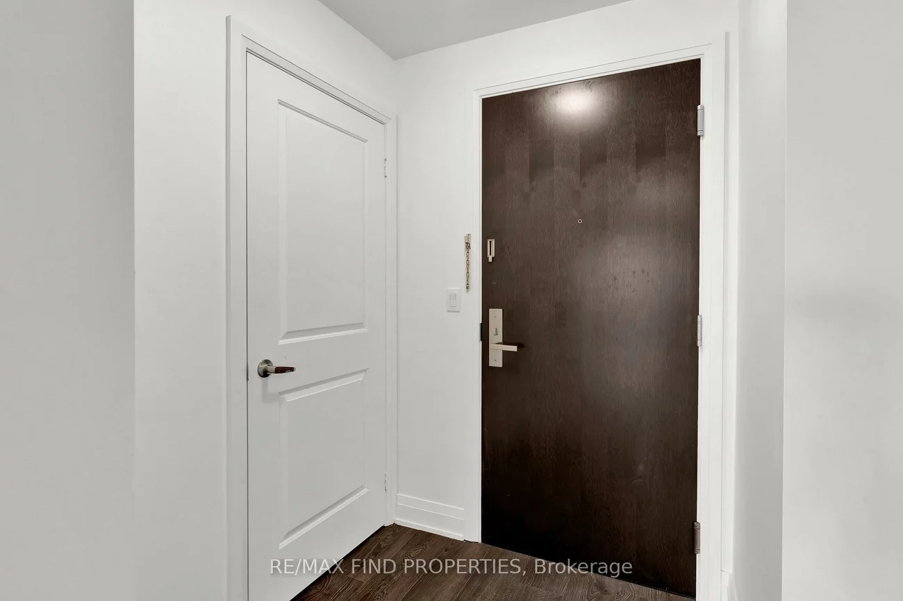55, Speers, 1014 - QE Queen Elizabeth, Oakville