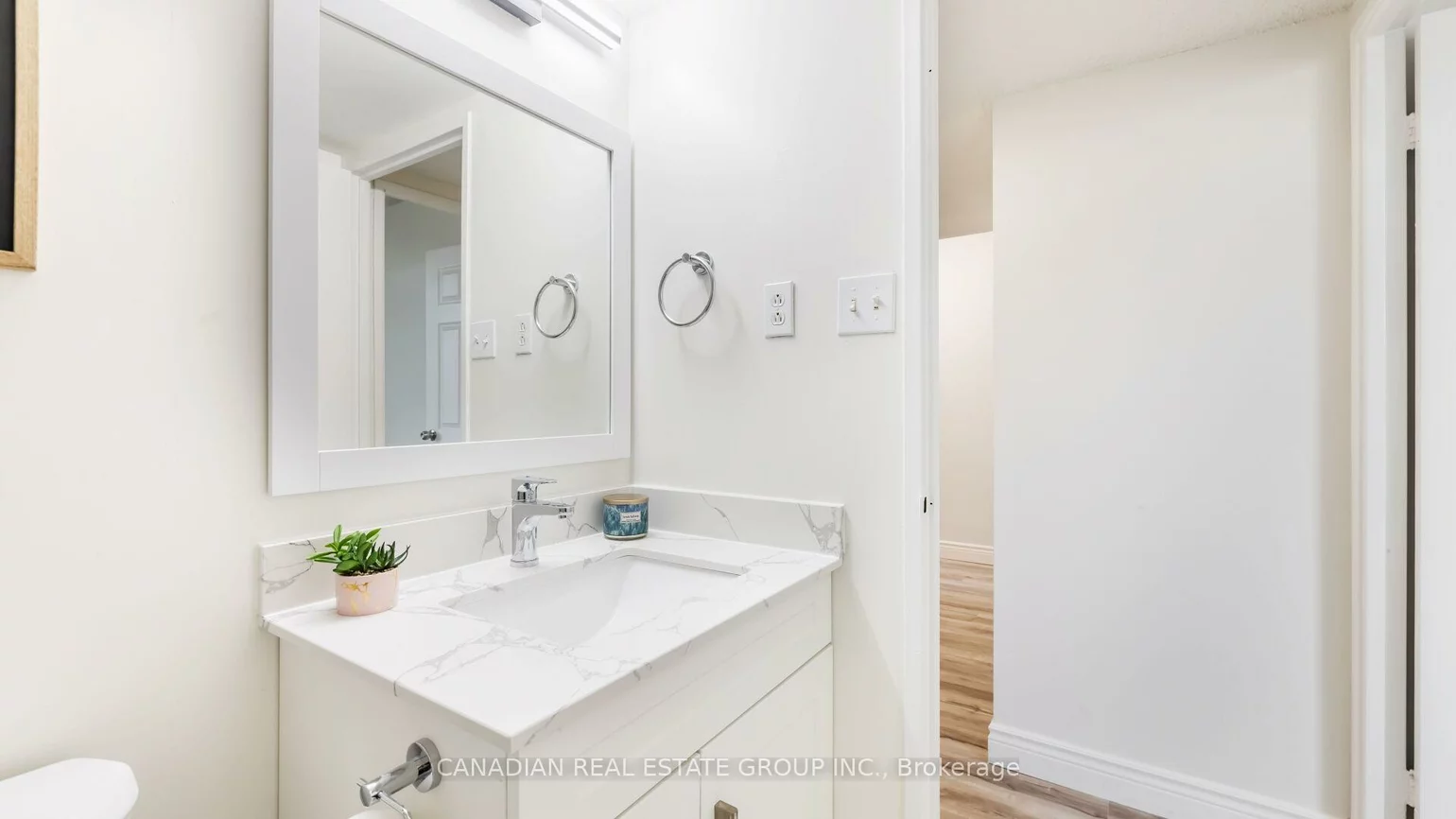 20, Speers, 1014 - QE Queen Elizabeth, Oakville