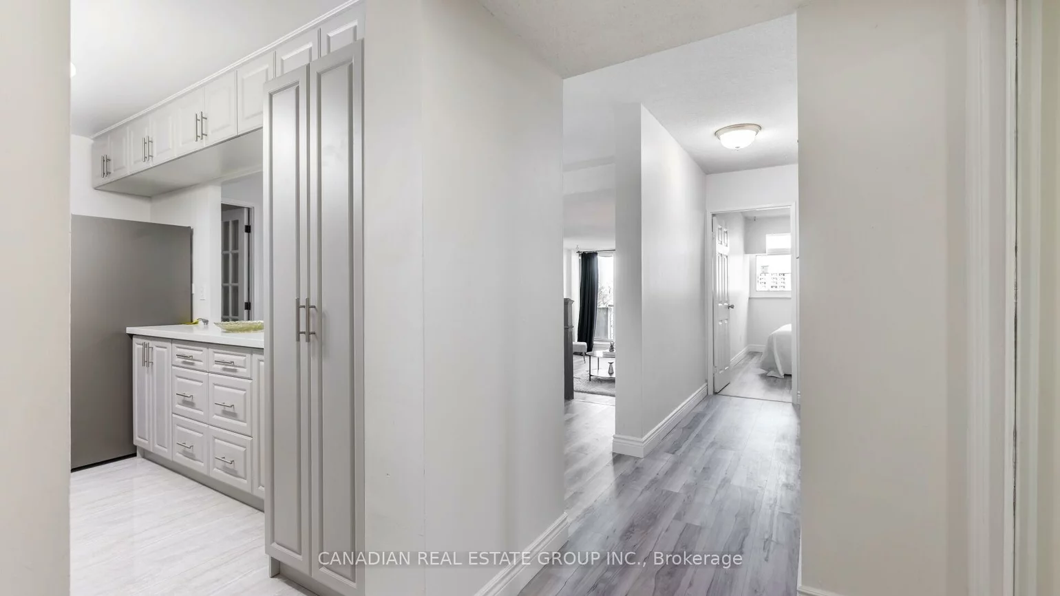 20, Speers, 1014 - QE Queen Elizabeth, Oakville