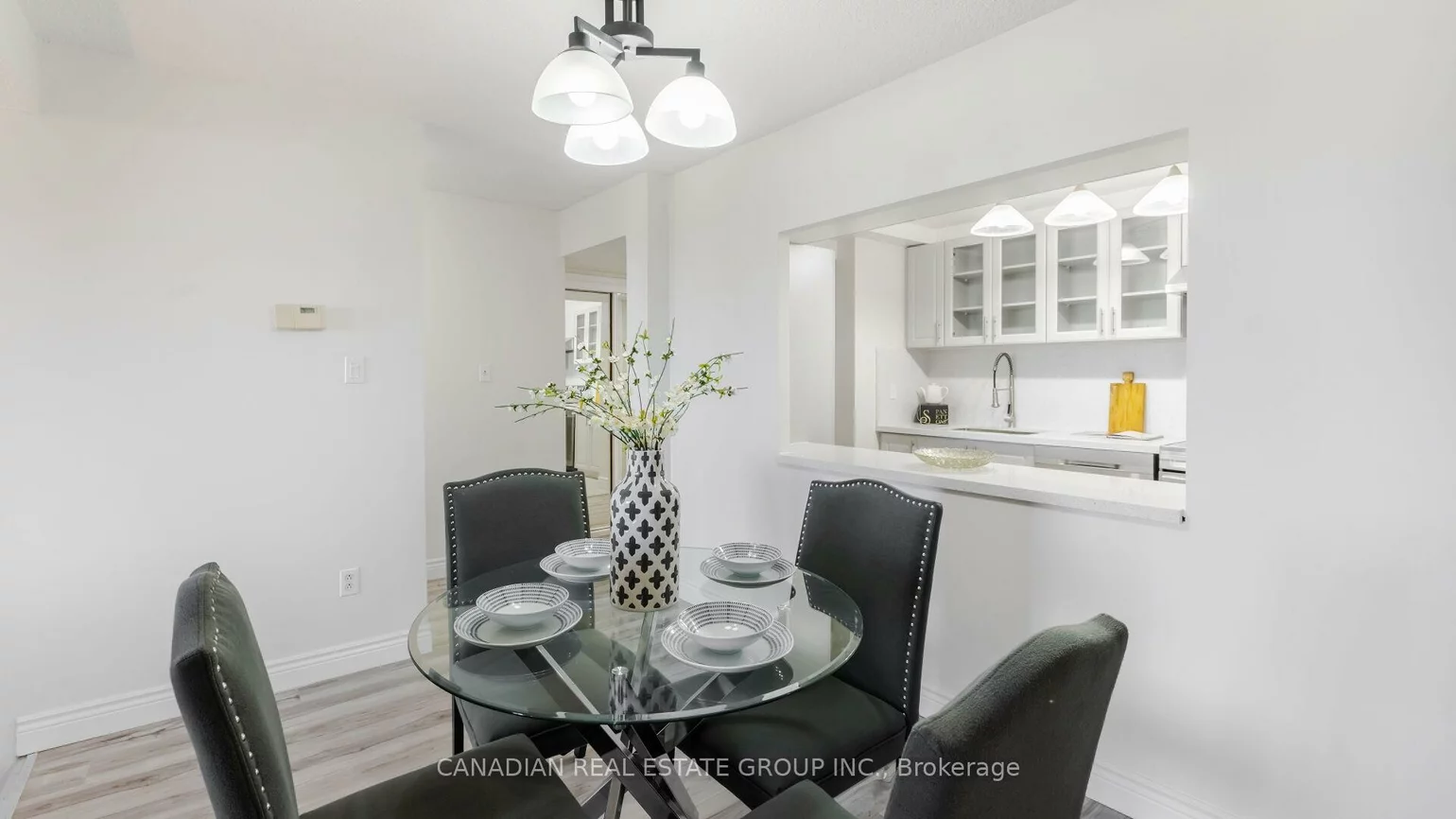 20, Speers, 1014 - QE Queen Elizabeth, Oakville