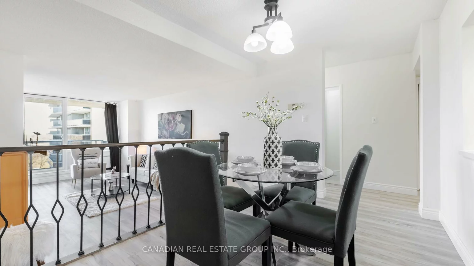 20, Speers, 1014 - QE Queen Elizabeth, Oakville