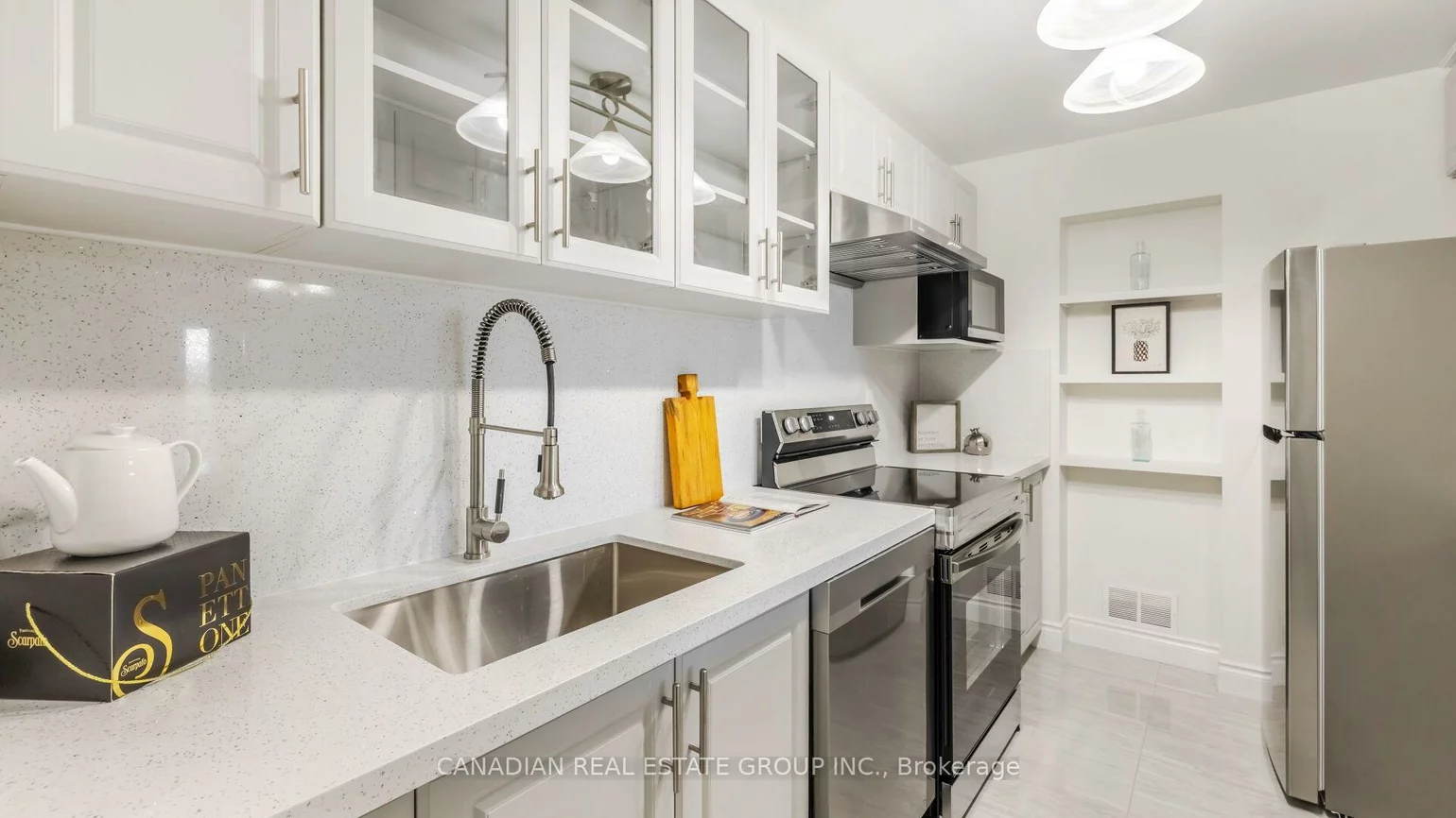 20, Speers, 1014 - QE Queen Elizabeth, Oakville
