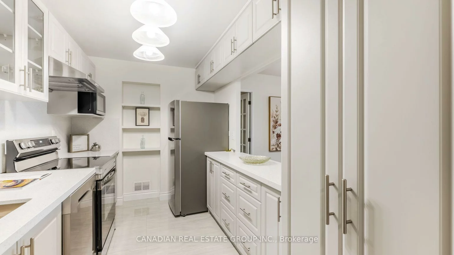 20, Speers, 1014 - QE Queen Elizabeth, Oakville