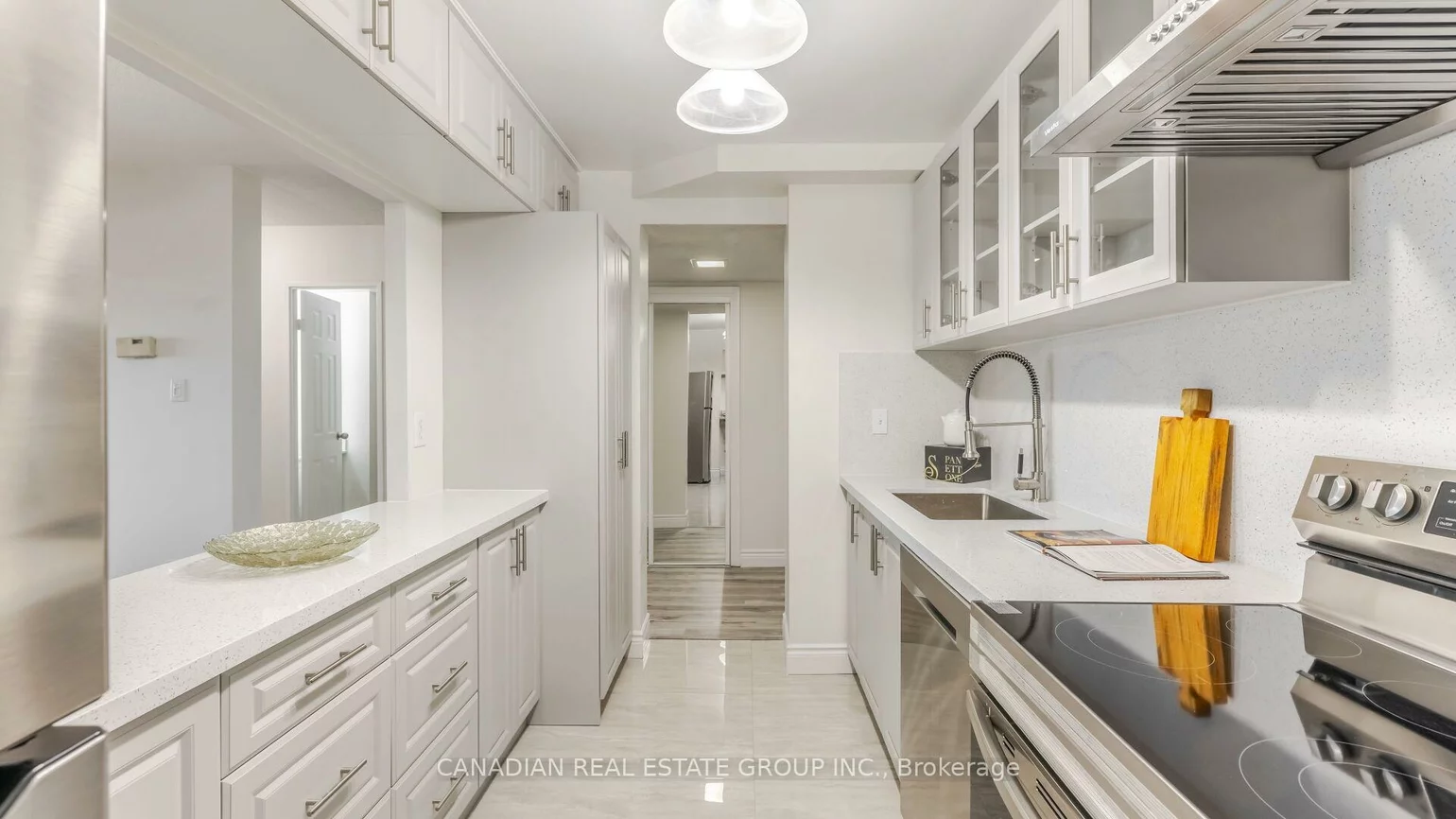 20, Speers, 1014 - QE Queen Elizabeth, Oakville