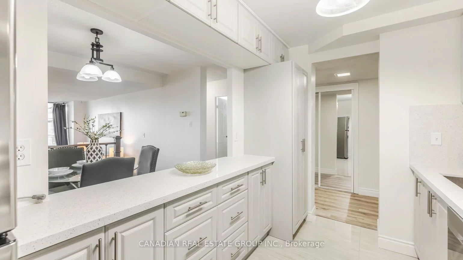 20, Speers, 1014 - QE Queen Elizabeth, Oakville