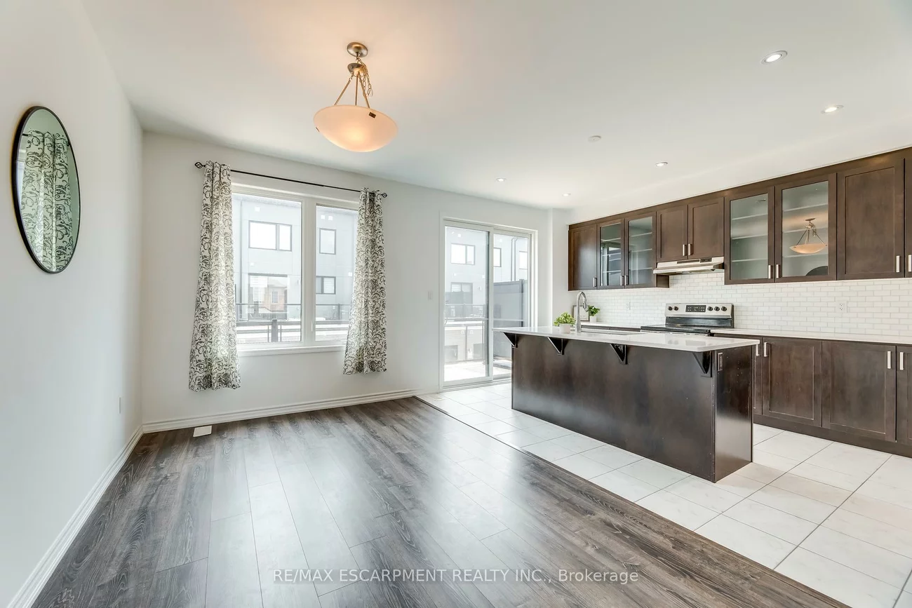 82, Huguenot, 1008 - GO Glenorchy, Oakville