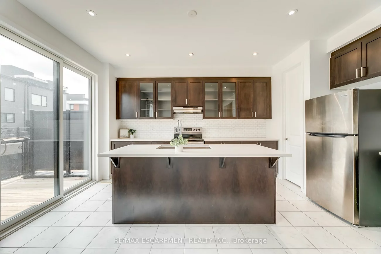 82, Huguenot, 1008 - GO Glenorchy, Oakville