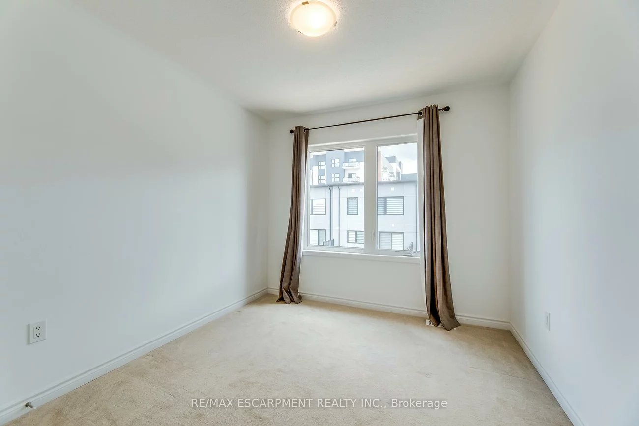 82, Huguenot, 1008 - GO Glenorchy, Oakville