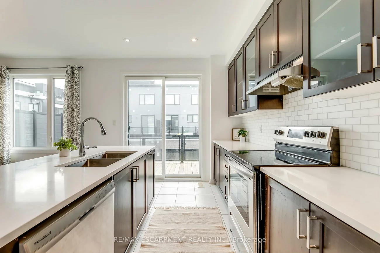 82, Huguenot, 1008 - GO Glenorchy, Oakville