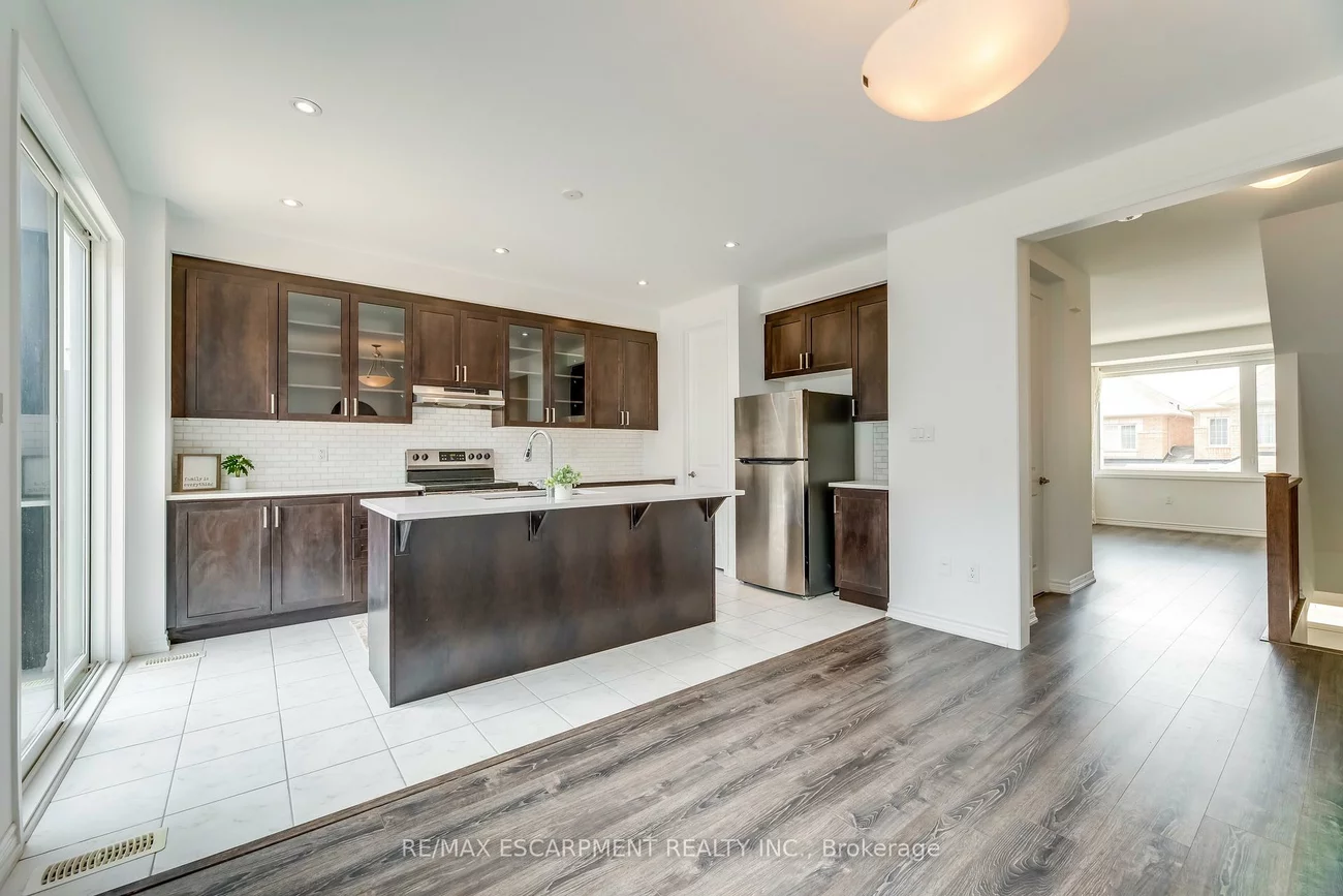 82, Huguenot, 1008 - GO Glenorchy, Oakville