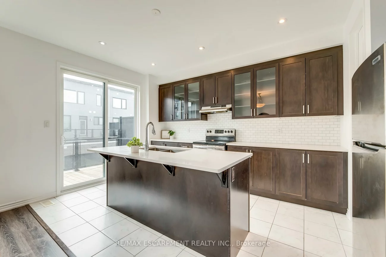 82, Huguenot, 1008 - GO Glenorchy, Oakville