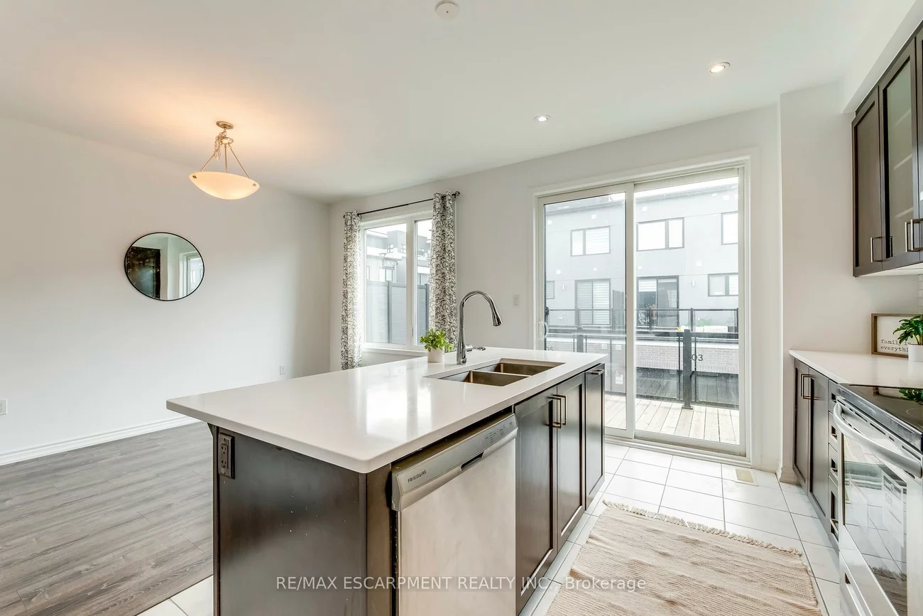 82, Huguenot, 1008 - GO Glenorchy, Oakville