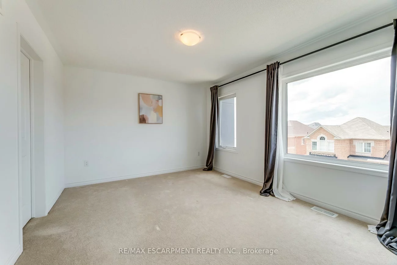 82, Huguenot, 1008 - GO Glenorchy, Oakville