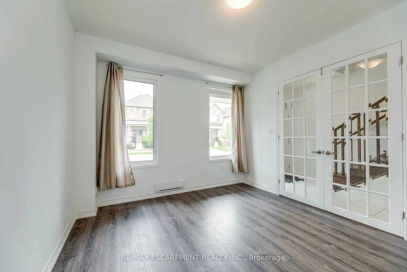 82, Huguenot, 1008 - GO Glenorchy, Oakville