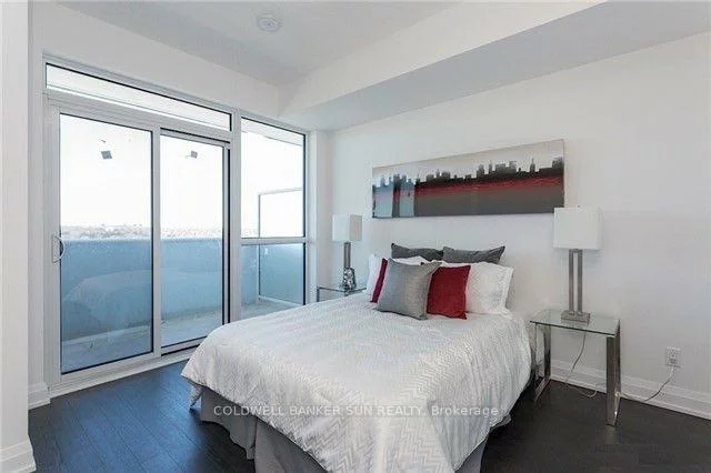 65, Speers, 1014 - QE Queen Elizabeth, Oakville