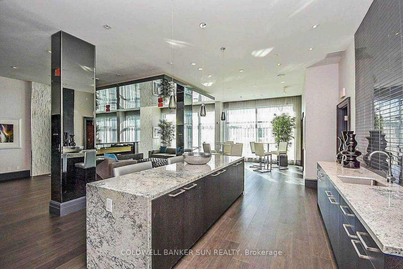 65, Speers, 1014 - QE Queen Elizabeth, Oakville