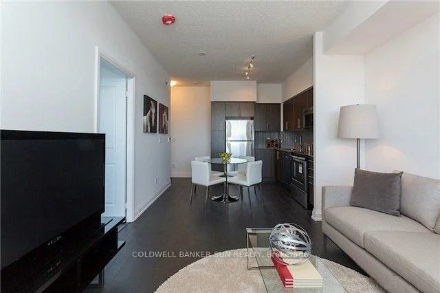 65, Speers, 1014 - QE Queen Elizabeth, Oakville