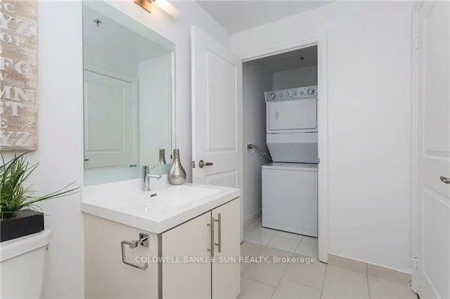 65, Speers, 1014 - QE Queen Elizabeth, Oakville