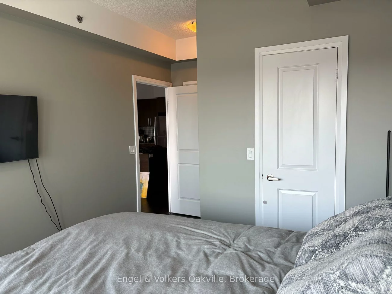 65, Speers, 1014 - QE Queen Elizabeth, Oakville