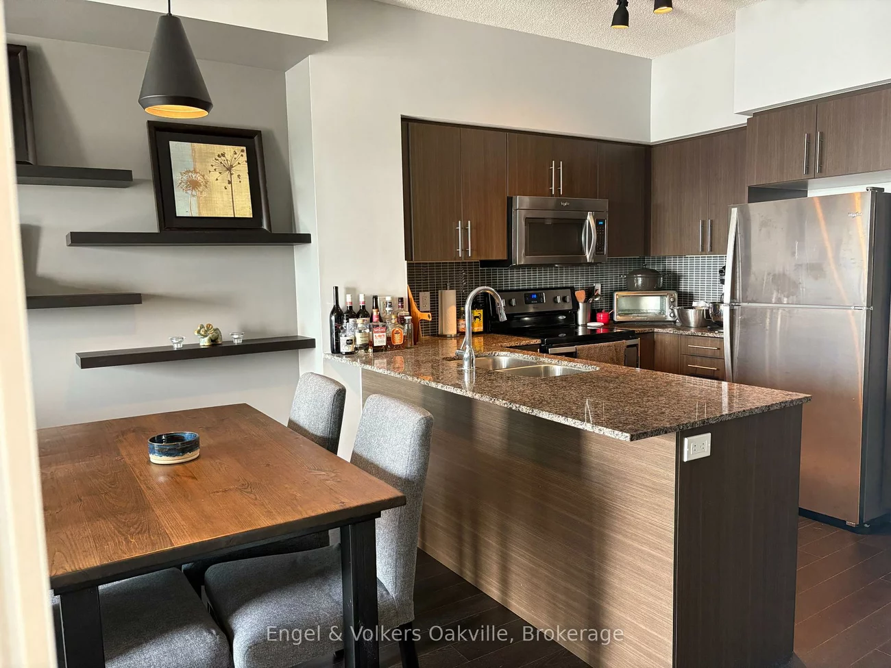 65, Speers, 1014 - QE Queen Elizabeth, Oakville