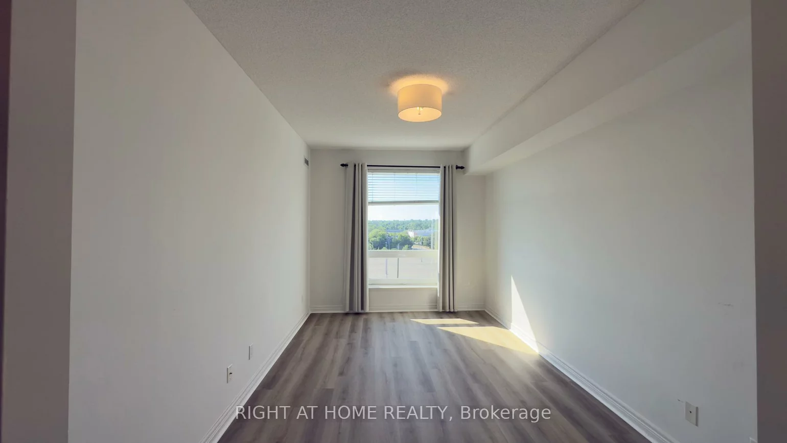 40, Old Mill, 1014 - QE Queen Elizabeth, Oakville