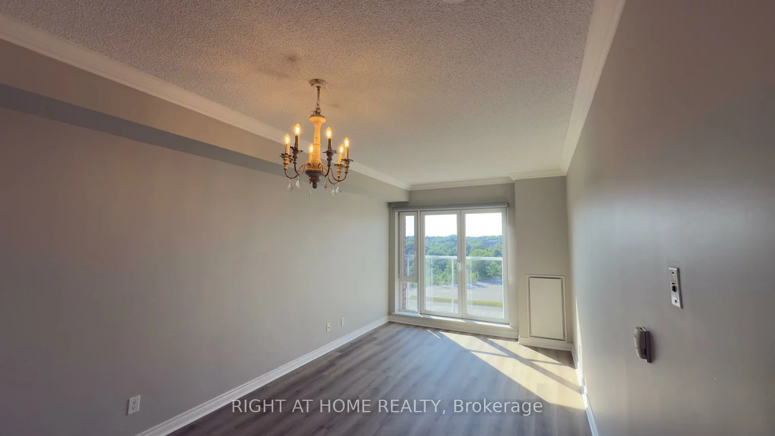 40, Old Mill, 1014 - QE Queen Elizabeth, Oakville