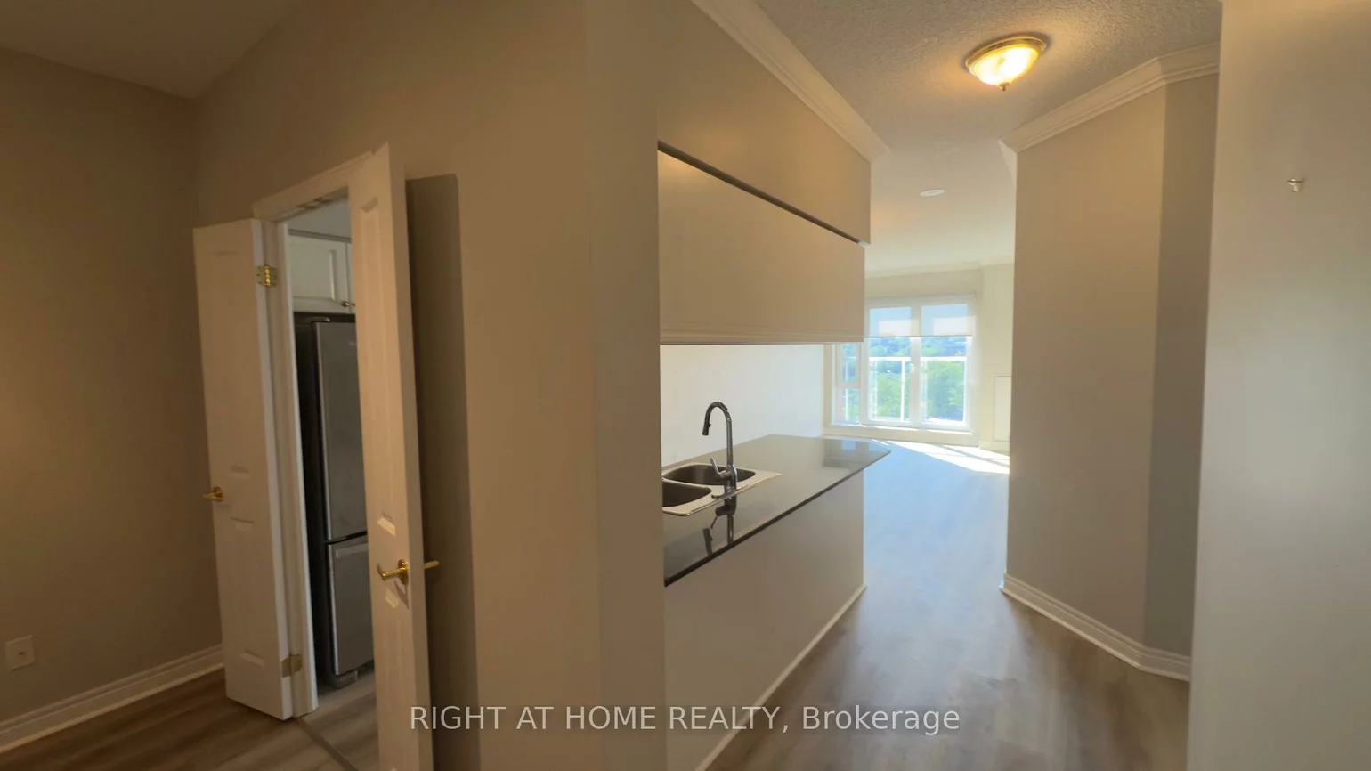 40, Old Mill, 1014 - QE Queen Elizabeth, Oakville