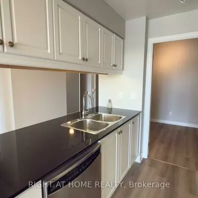 40, Old Mill, 1014 - QE Queen Elizabeth, Oakville