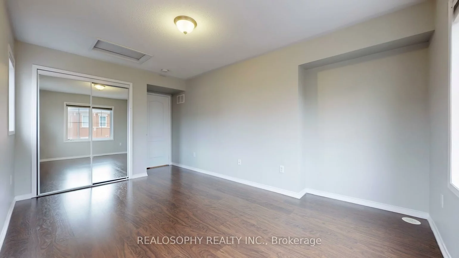 2496, Post, 1015 - RO River Oaks, Oakville