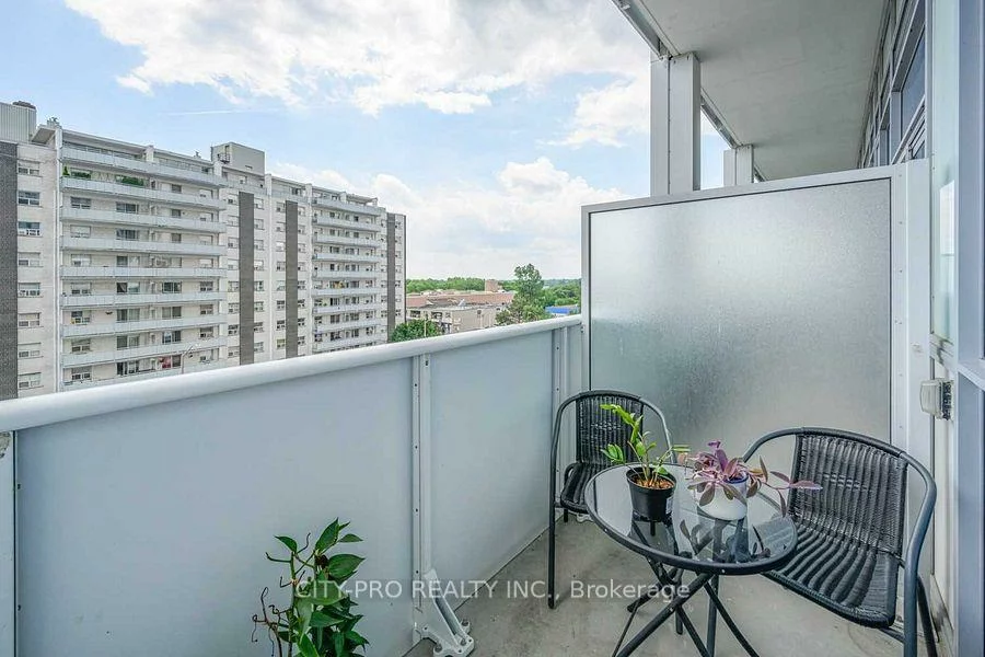 55, Speers, 1014 - QE Queen Elizabeth, Oakville