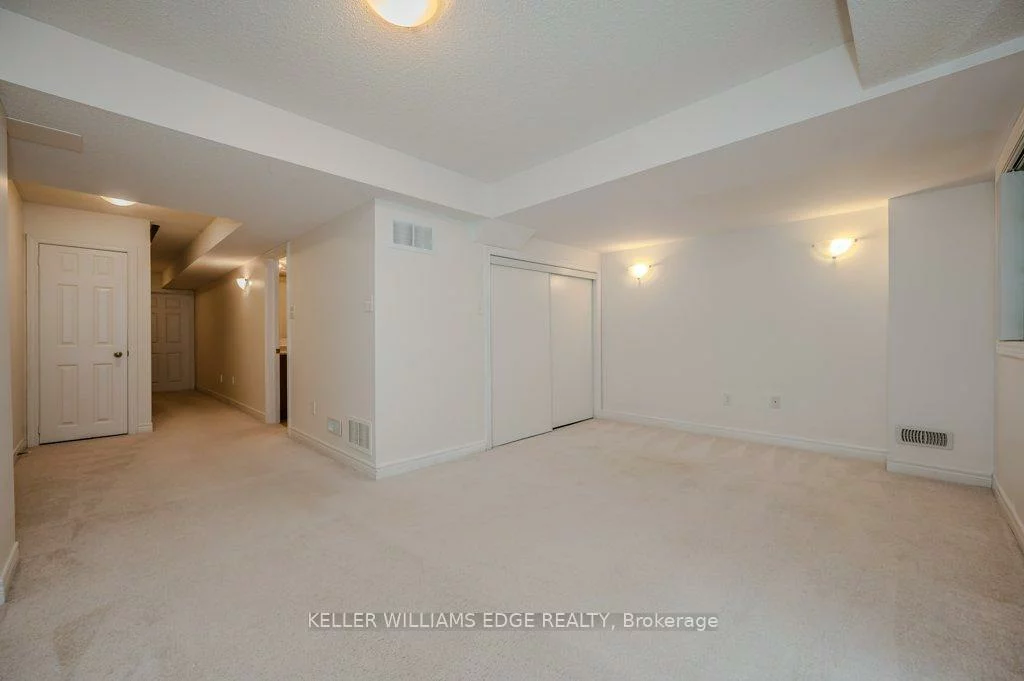 233, Duskywing, 1001 - BR Bronte, Oakville