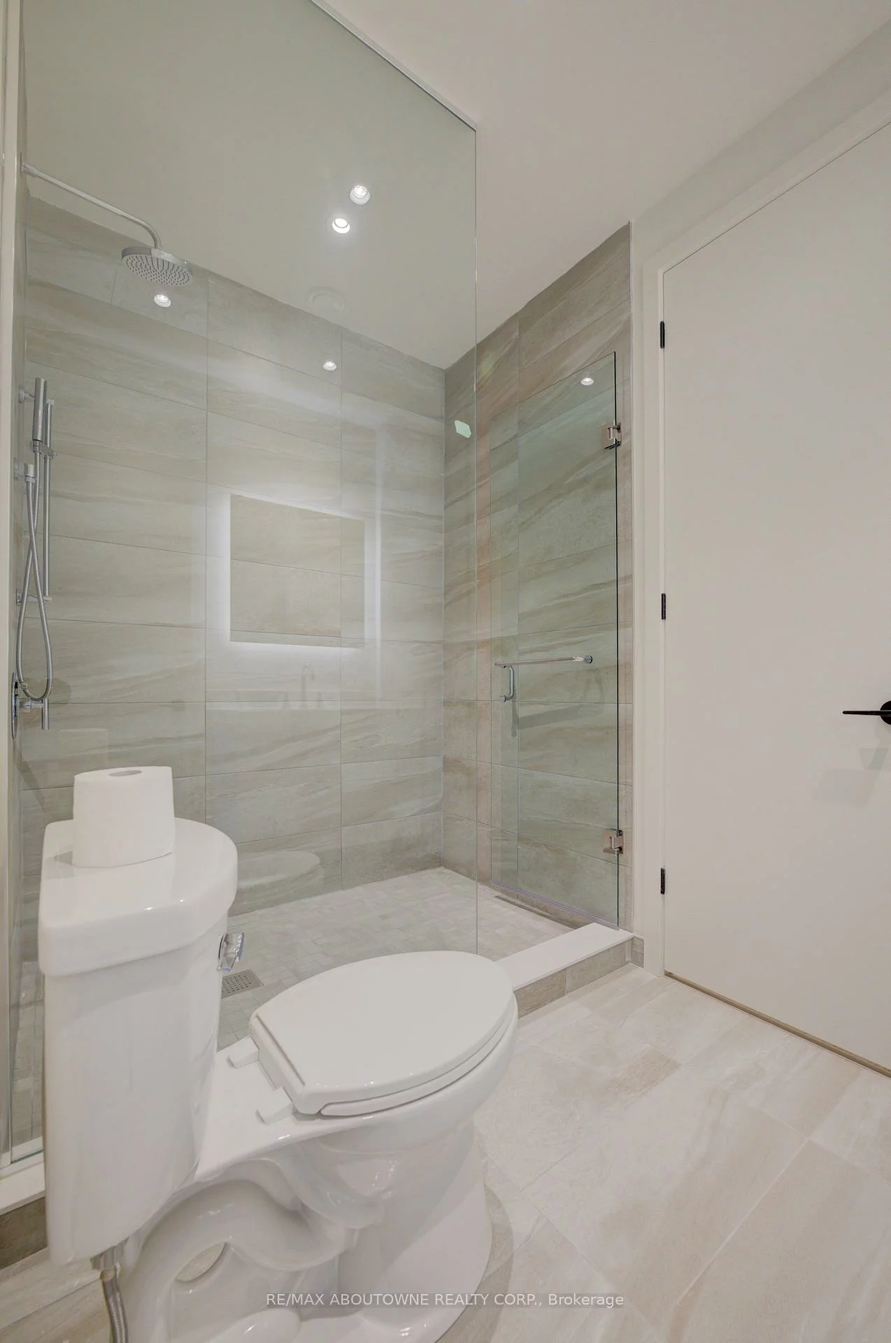 123, MAURICE, 1002 - CO Central, Oakville