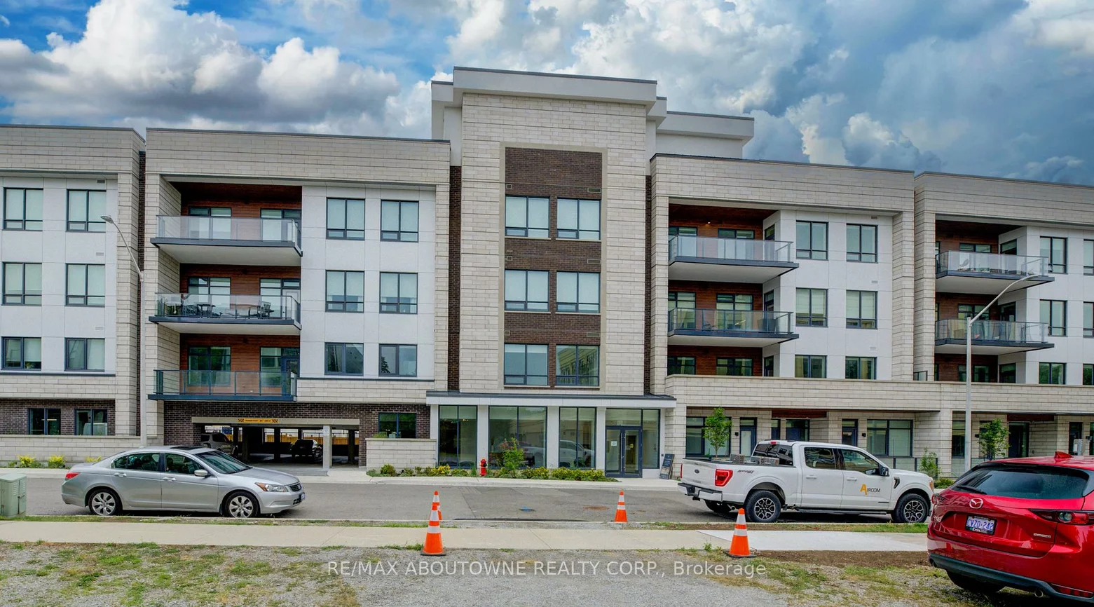 123, MAURICE, 1002 - CO Central, Oakville