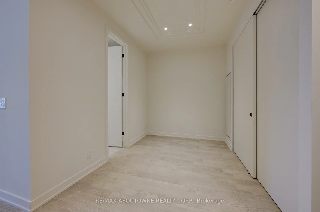 123, MAURICE, 1002 - CO Central, Oakville