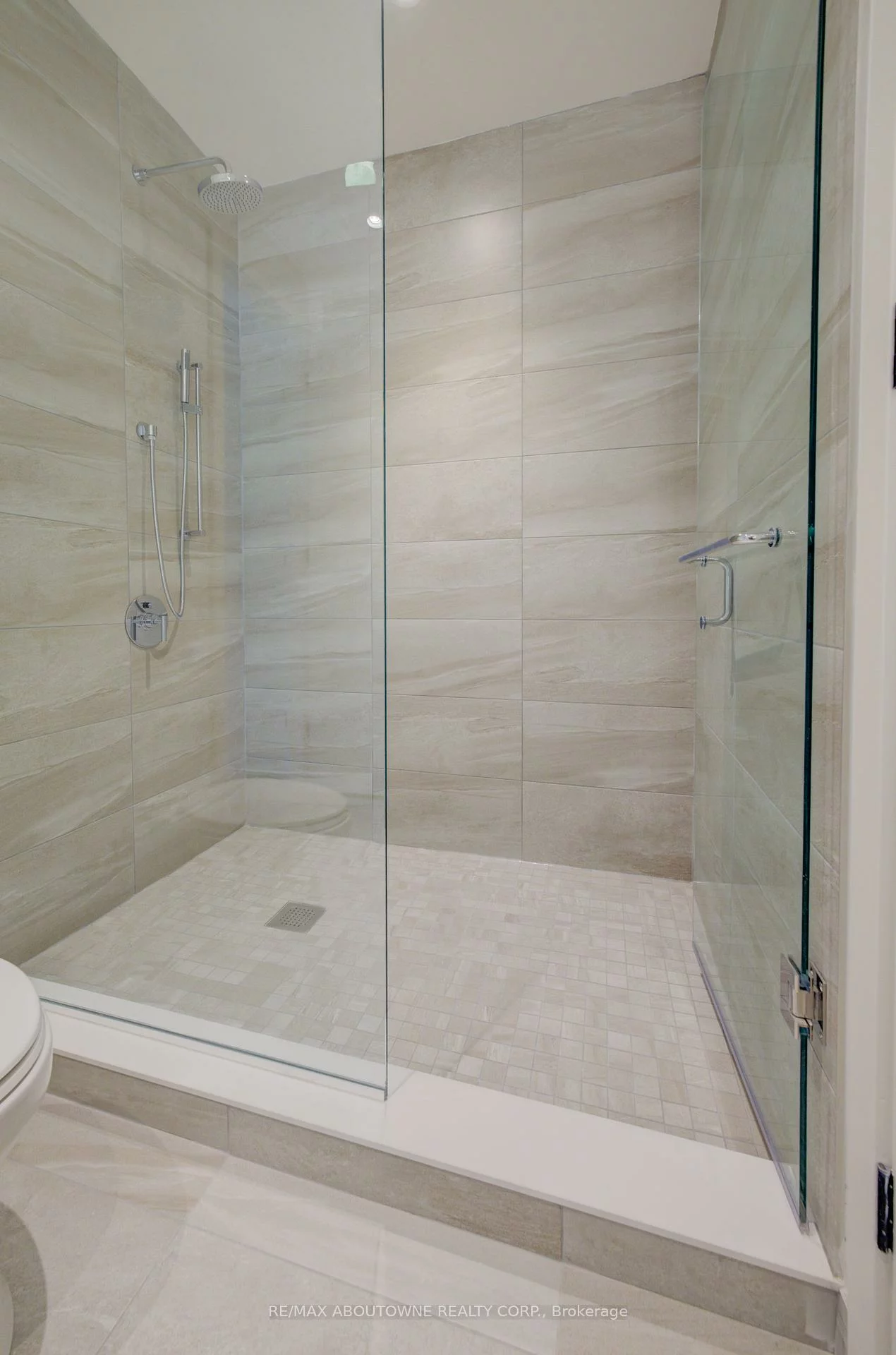 123, MAURICE, 1002 - CO Central, Oakville