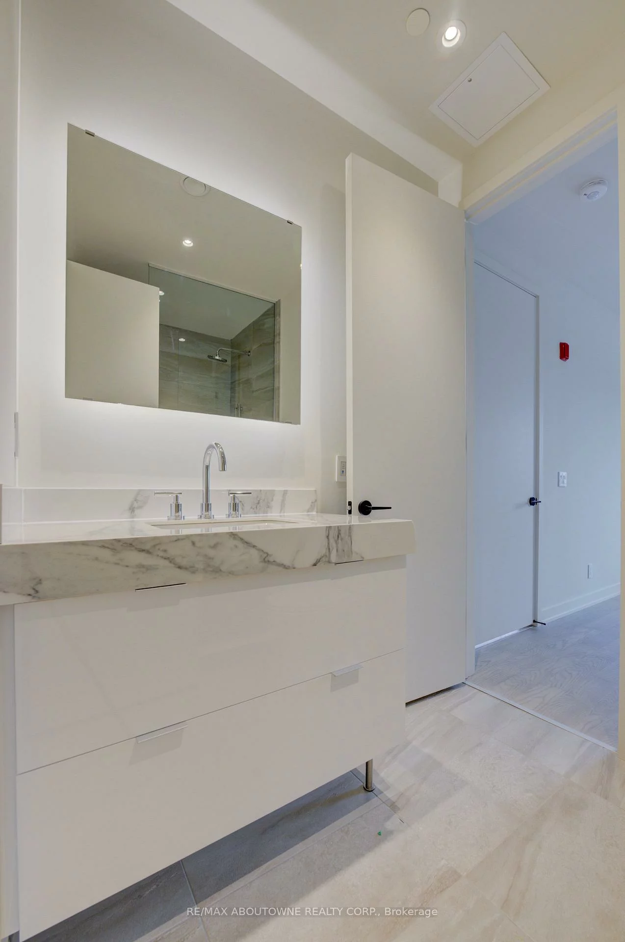 123, MAURICE, 1002 - CO Central, Oakville